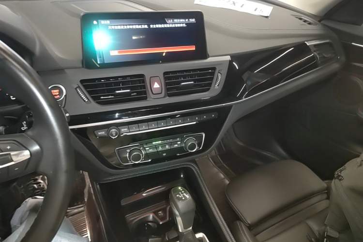 Used BMW 1 Series 2019 118i M Sport Package Audio And AC Panel