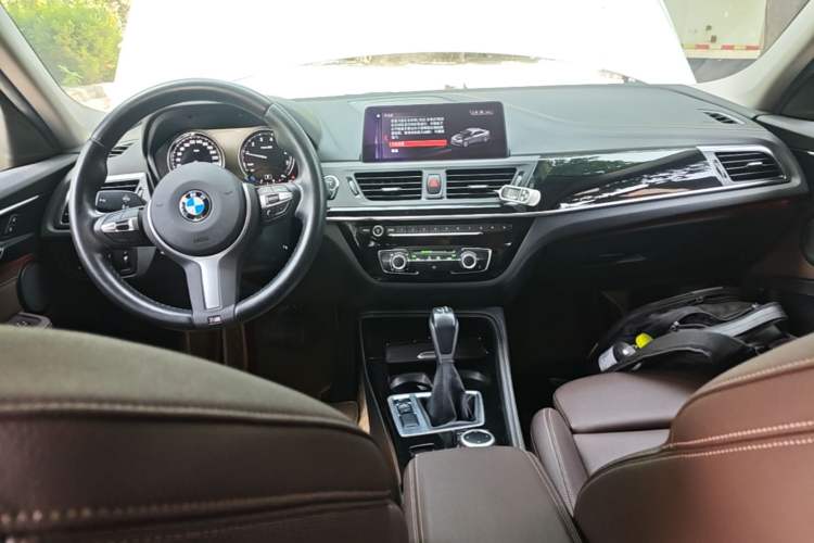 Used BMW 1 Series 2019 118i M Sport Package Center Console