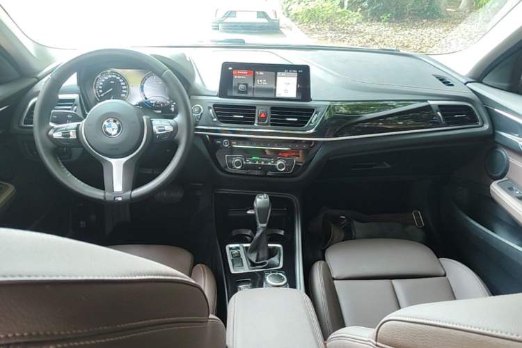 Used BMW 1 Series 2019 118i M Sport Package Center Console