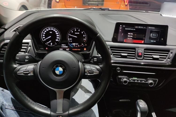 Used BMW 1 Series 2019 118i M Sport Package Center Console