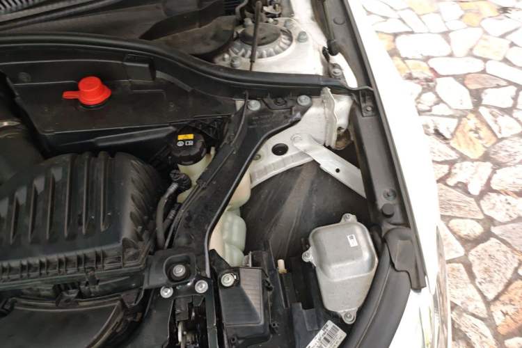 Used BMW 1 Series 2019 118i Fashion Model Engine Bay Left