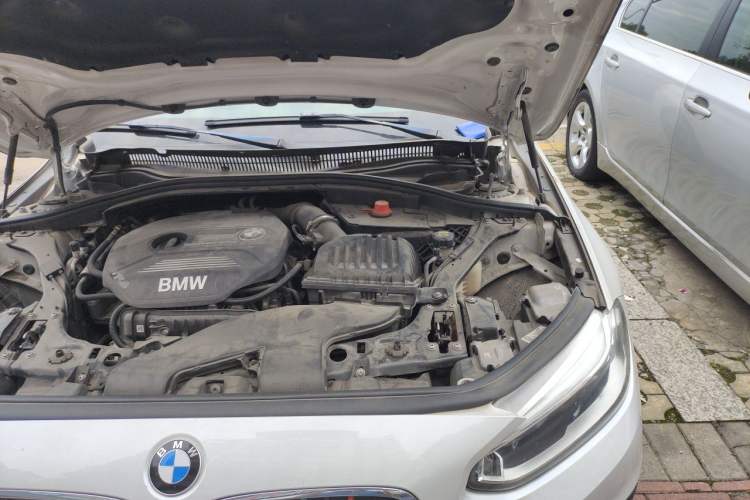 Used BMW 1 Series 2019 118i Fashion Model Engine Bay Left