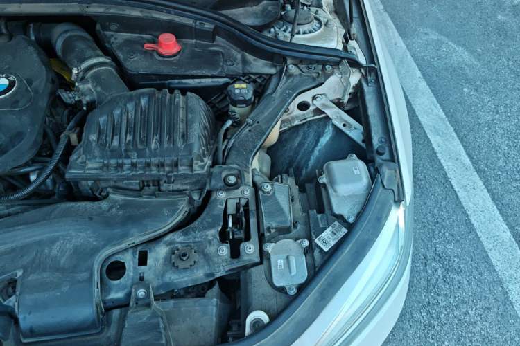 Used BMW 1 Series 2019 118i Fashion Model Engine Bay Left