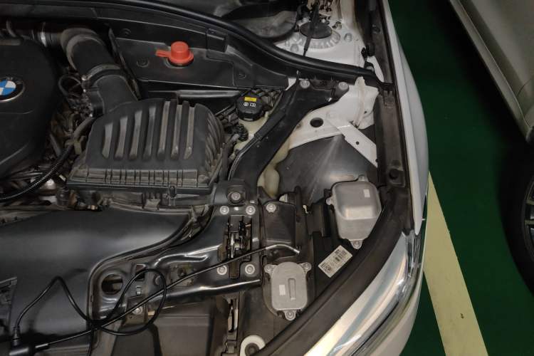 Used BMW 1 Series 2019 118i Fashion Model Engine Bay Left