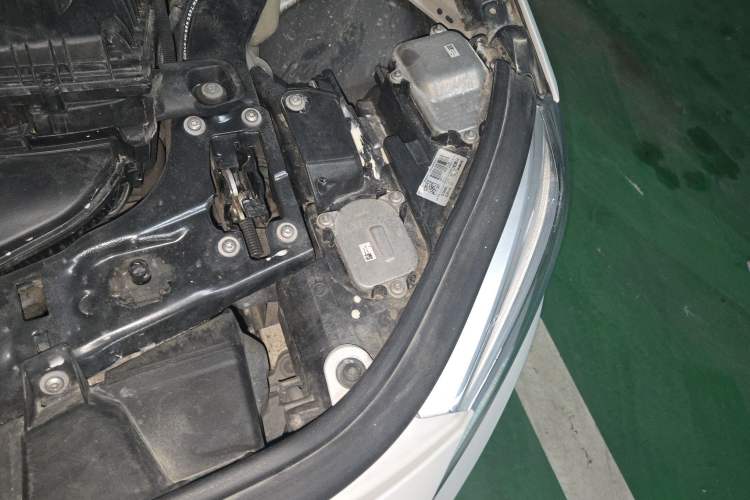 Used BMW 1 Series 2019 118i Fashion Model Engine Bay Left