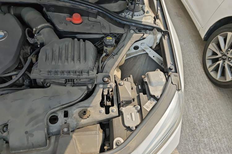 Used BMW 1 Series 2019 118i M Sport Package Engine Bay Left