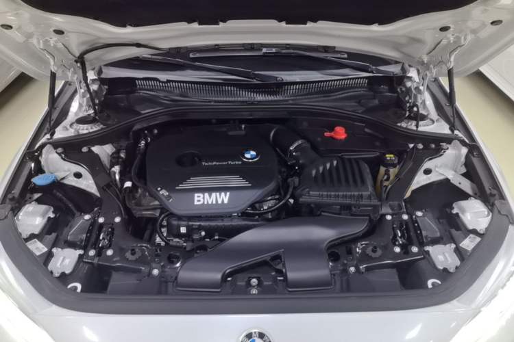 Used BMW 1 Series 2019 118i Fashion Model Engine Bay