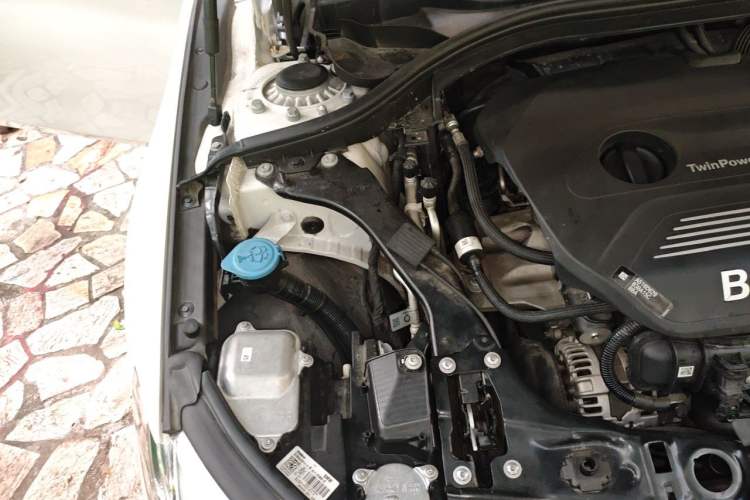 Used BMW 1 Series 2019 118i Fashion Model Engine Bay Right
