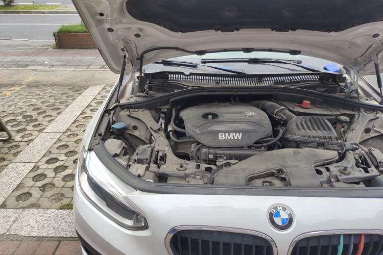 Used BMW 1 Series 2019 118i Fashion Model Engine Bay Right