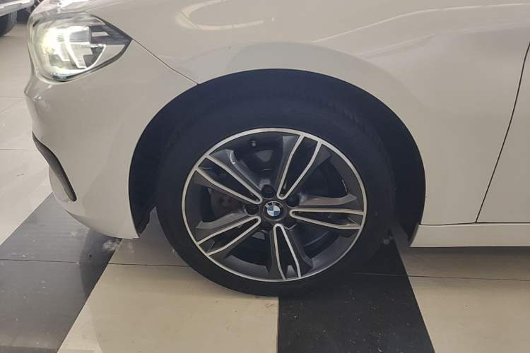 Used BMW 1 Series 2019 118i Fashion Model Exterior 4