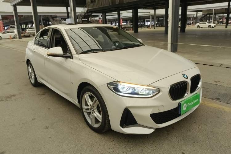 Used BMW 1 Series 2019 118i M Sport Package Front Right 45 Deg