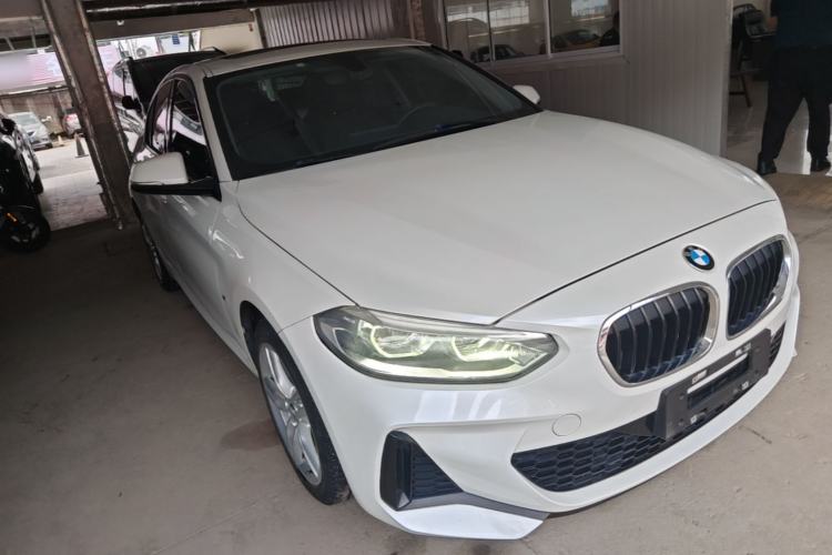 Used BMW 1 Series 2019 118i M Sport Package Front Right 45 Deg