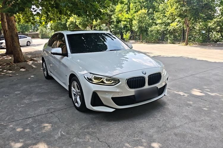 Used BMW 1 Series 2019 118i M Sport Package Front Right 45 Deg