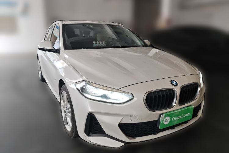 Used BMW 1 Series 2019 118i M Sport Package Front Right 45 Deg