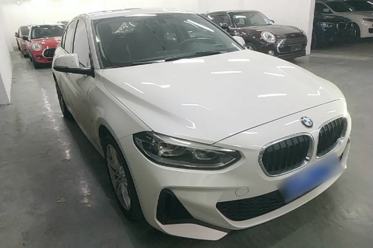 Used BMW 1 Series 2019 118i M Sport Package Front Right 45 Deg