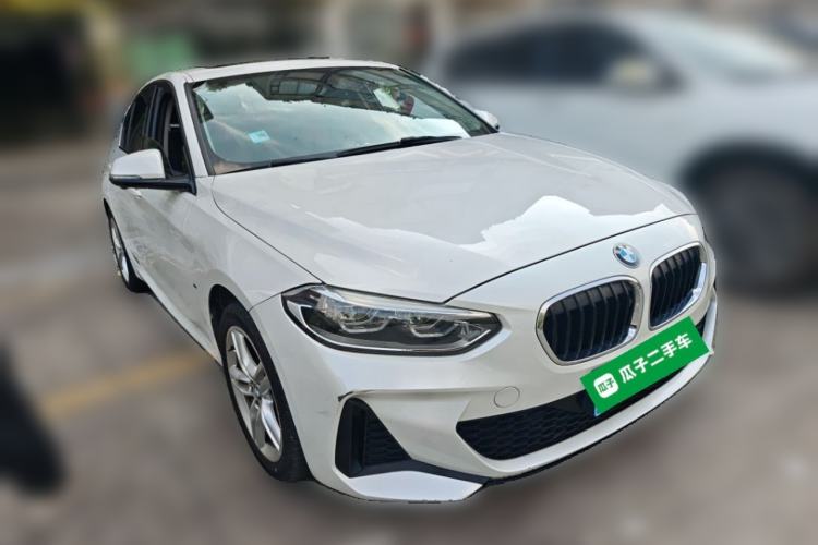 Used BMW 1 Series 2019 118i M Sport Package Front Right 45 Deg