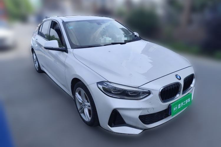 Used BMW 1 Series 2019 118i M Sport Package Front Right 45 Deg