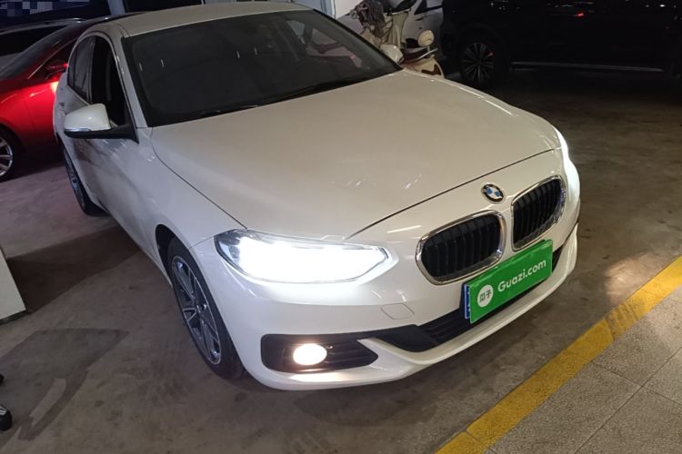 Used BMW 1 Series 2019 118i Fashion Model Front Right 45 Deg