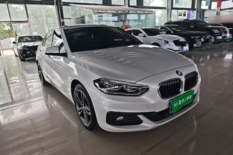 Used BMW 1 Series 2019 118i Fashion Model Front Right 45 Deg