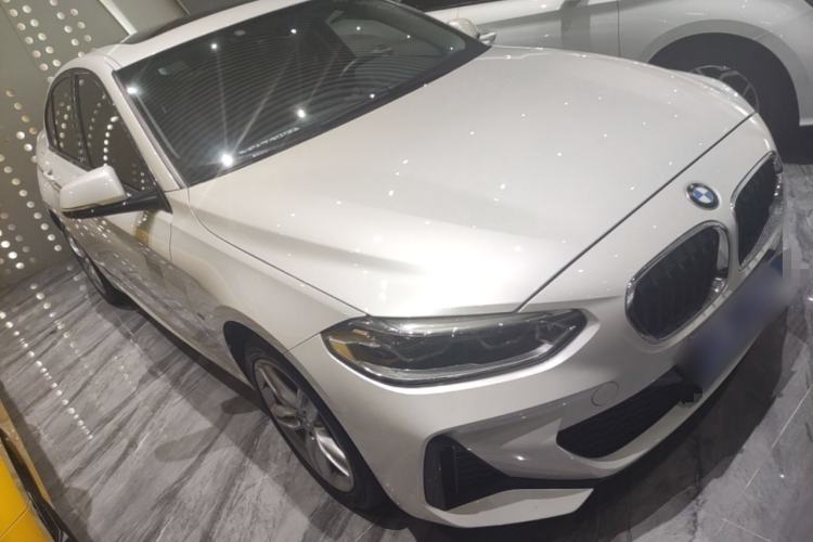 Used BMW 1 Series 2019 118i M Sport Package Front Right 45 Deg