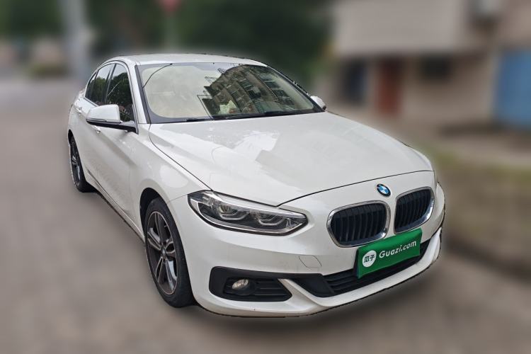 Used BMW 1 Series 2019 118i Fashion Model Front Right 45 Deg