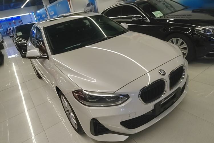 Used BMW 1 Series 2019 118i M Sport Package Front Right 45 Deg