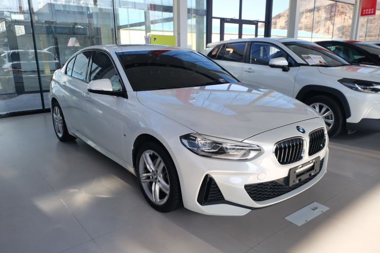 Used BMW 1 Series 2019 118i M Sport Package Front Right 45 Deg