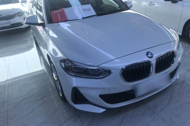 Used BMW 1 Series 2019 118i M Sport Package Front Right 45 Deg