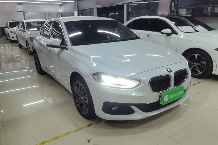 Used BMW 1 Series 2019 118i Fashion Model Front Right 45 Deg