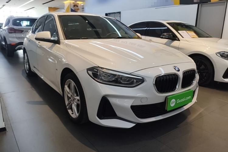 Used BMW 1 Series 2019 118i M Sport Package Front Right 45 Deg
