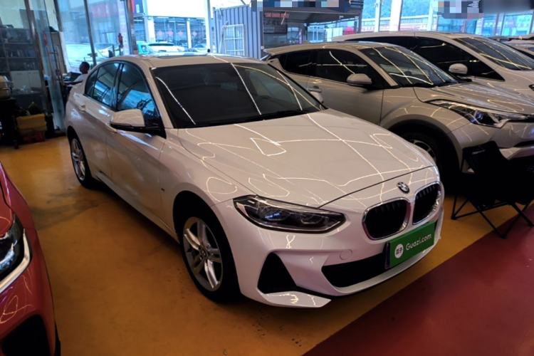 Used BMW 1 Series 2019 118i M Sport Package Front Right 45 Deg