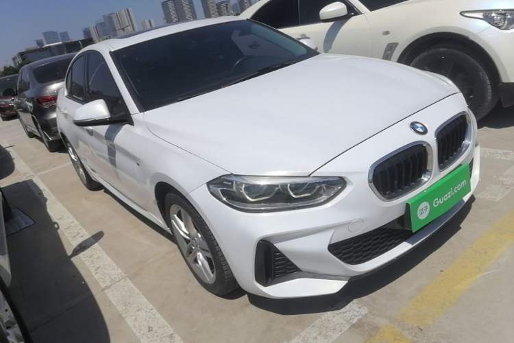 Used BMW 1 Series 2019 118i M Sport Package Front Right 45 Deg