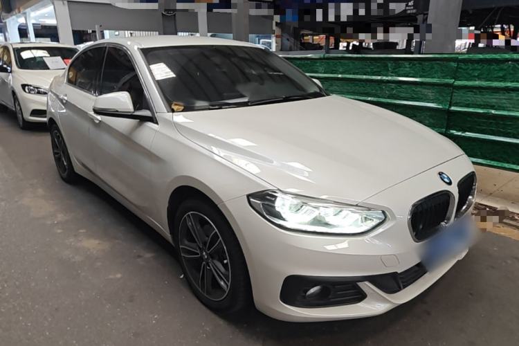Used BMW 1 Series 2019 118i Fashion Model Front Right 45 Deg
