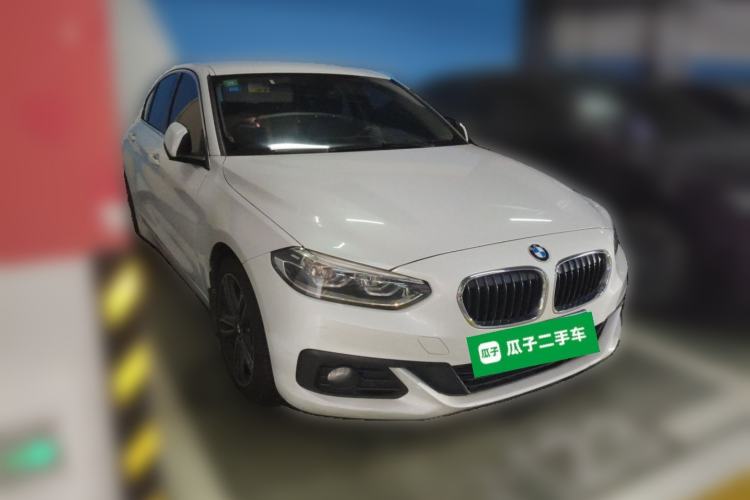 Used BMW 1 Series 2019 118i Fashion Model Front Right 45 Deg