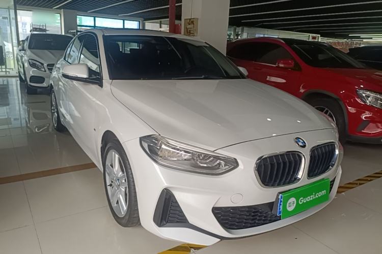 Used BMW 1 Series 2019 118i M Sport Package Front Right 45 Deg