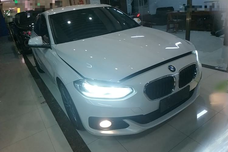 Used BMW 1 Series 2019 118i Fashion Model Front Right 45 Deg