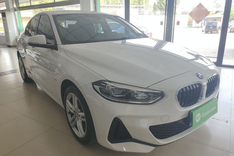 Used BMW 1 Series 2019 118i M Sport Package Front Right 45 Deg