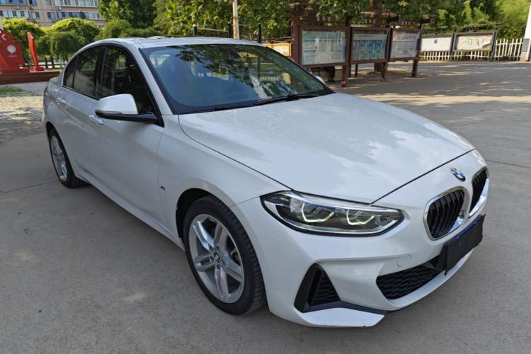 Used BMW 1 Series 2019 118i M Sport Package Front Right 45 Deg