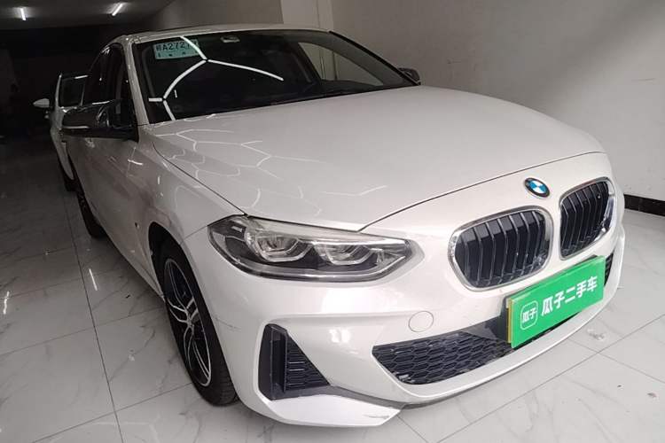 Used BMW 1 Series 2019 118i M Sport Package Front Right 45 Deg
