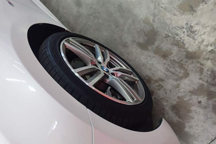 Used BMW 1 Series 2019 120i Leading Model M Sport Package Left Front Wheel Hub