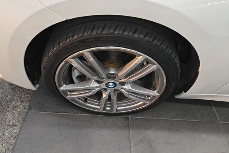 Used BMW 1 Series 2019 120i Leading Model M Sport Package Left Front Wheel Hub