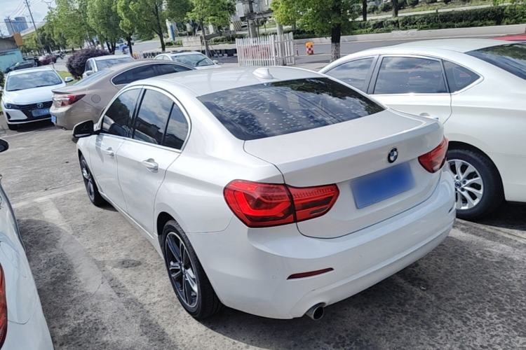 Used BMW 1 Series 2019 118i Fashion Model Rear Left 45 Deg