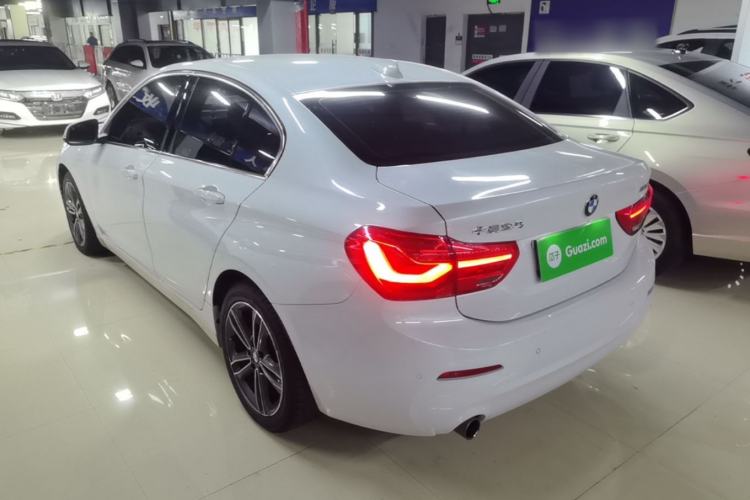 Used BMW 1 Series 2019 118i Fashion Model Rear Left 45 Deg