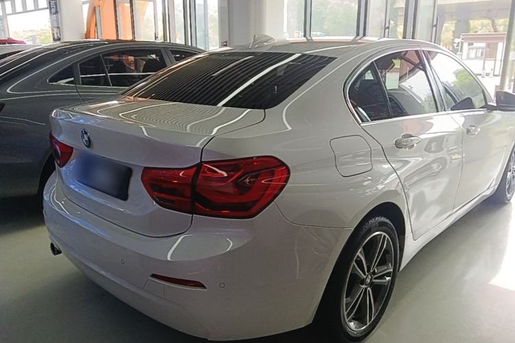 Used BMW 1 Series 2019 118i Fashion Model Rear Right 45 Deg