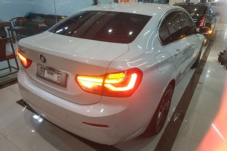 Used BMW 1 Series 2019 118i Fashion Model Rear Right 45 Deg