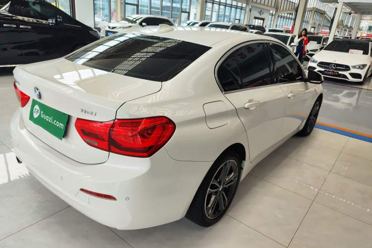 Used BMW 1 Series 2019 118i Fashion Model Rear Right 45 Deg