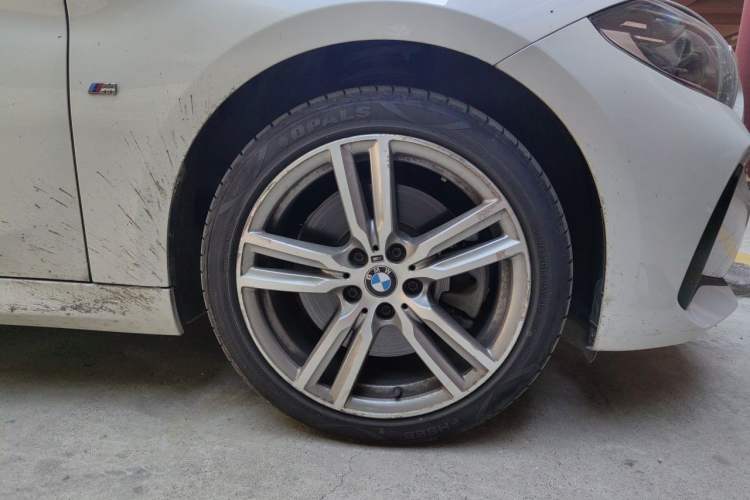 Used BMW 1 Series 2019 120i Leading Model M Sport Package Right Front Wheel Hub