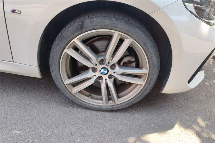 Used BMW 1 Series 2019 120i Leading Model M Sport Package Right Front Wheel Hub