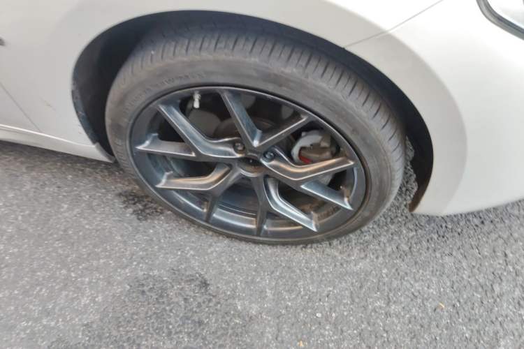 Used BMW 1 Series 2019 120i Leading Model M Sport Package Right Front Wheel Hub