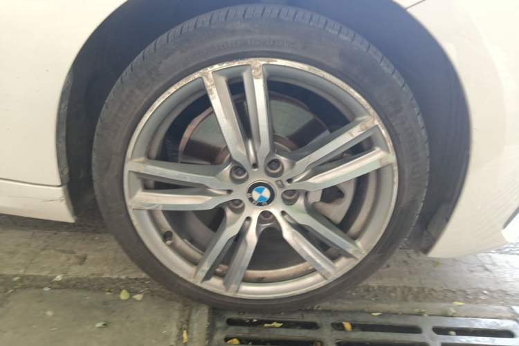 Used BMW 1 Series 2019 120i Leading Model M Sport Package Right Front Wheel Hub